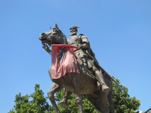 Skanderbeg statue with an Albanian flag